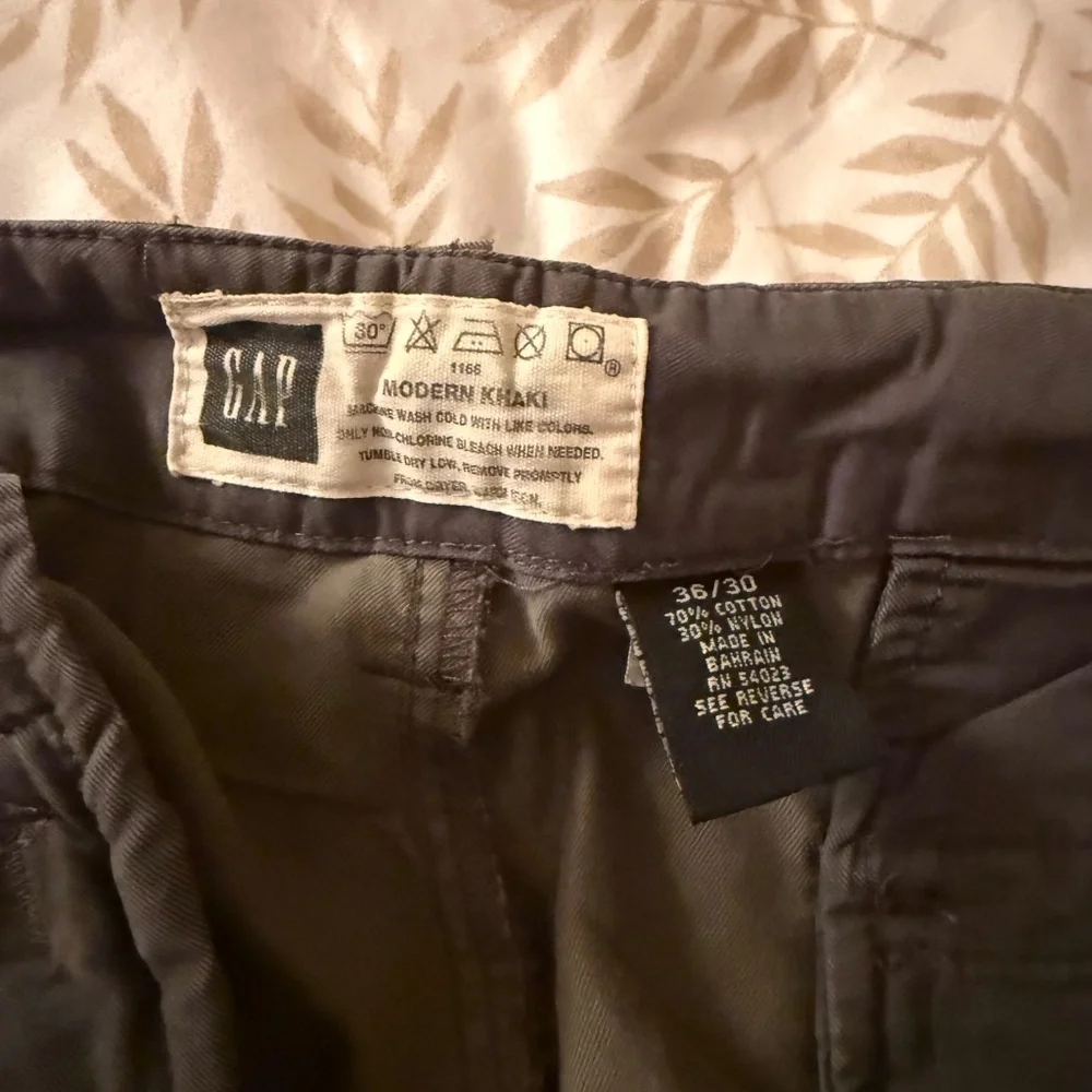 Olive Drab Men’s GAP Summer Weight Modern Khakis - Picture 4 of 4